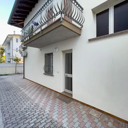 Quiet Flat Close To Town And Sea アパート *